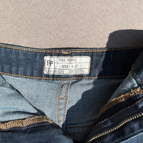 Free People - Lily Cuffed High Rise Shorts - High Waisted Dark Wash -  sz 27 - Picture 10 of 11